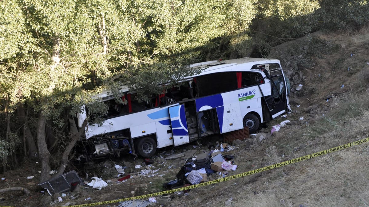V Turecku havaroval autobus, sjel do příkopu. 
