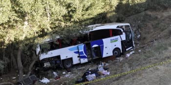 Tragická nehoda v Turecku: Autobus se zřítil ze srázu, zemřelo 12 lidí, další jsou zranění 