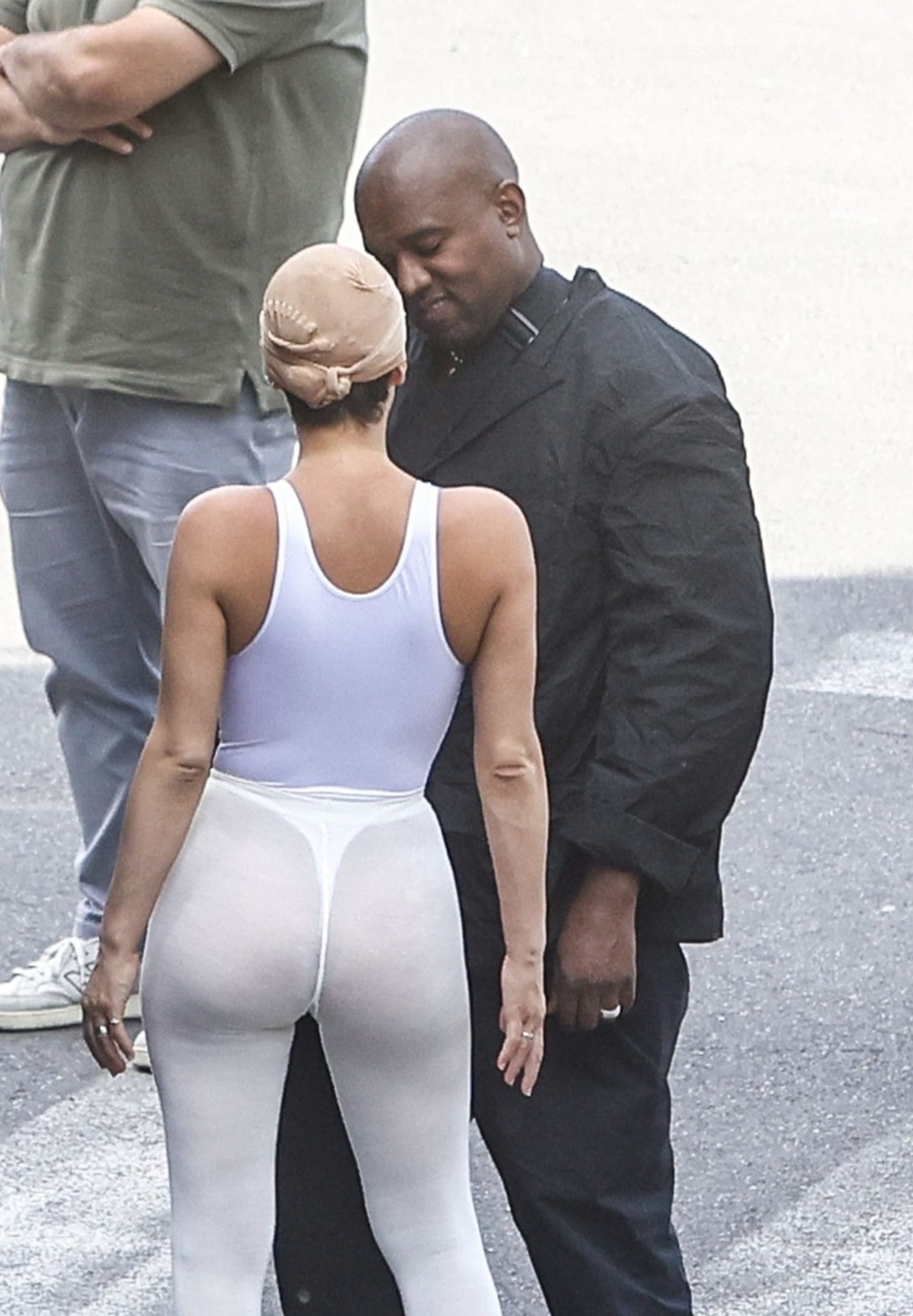 Manželka slavného rappera s oblibou na veřejnosti ukazuje i své kalhotky.
