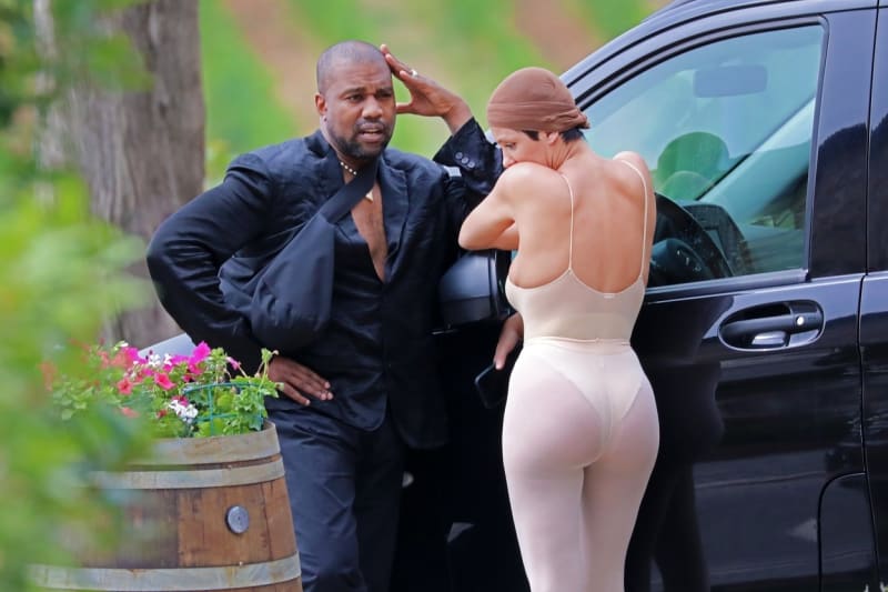 Kanye West s druhou manželkou tráví v Itálii již několikatýdenní dovolenou.