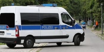Strach v Německu: Šestnáctiletý mladík útočil na škole poblíž českých hranic. Pobodal třeťačku