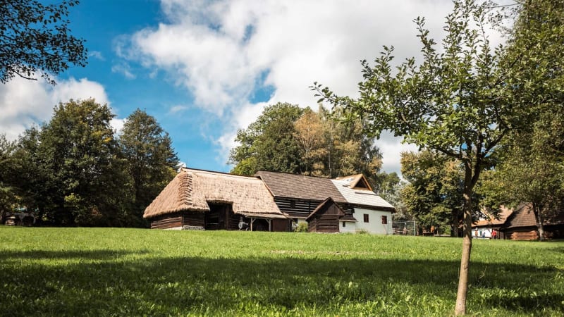 Muzeum v přírodě Veselý Kopec: Snahou je vytvoření atmosféry autentického způsobu života i hospodaření drobných zemědělců v prostředí kopcovité krajiny. 
