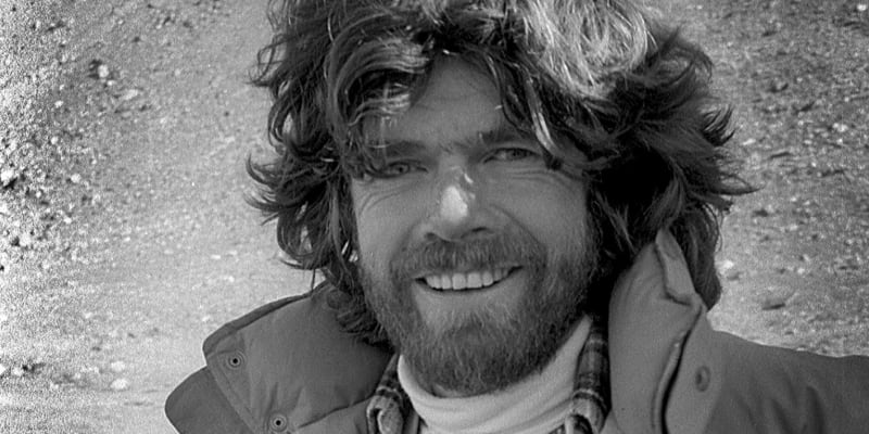 Prvním člověkem, který zdolal bez doplňkového kyslíku všechny osmitisícovky, se stal v roce 1986 italský horolezec rakouské národnosti Reinhold Messner.