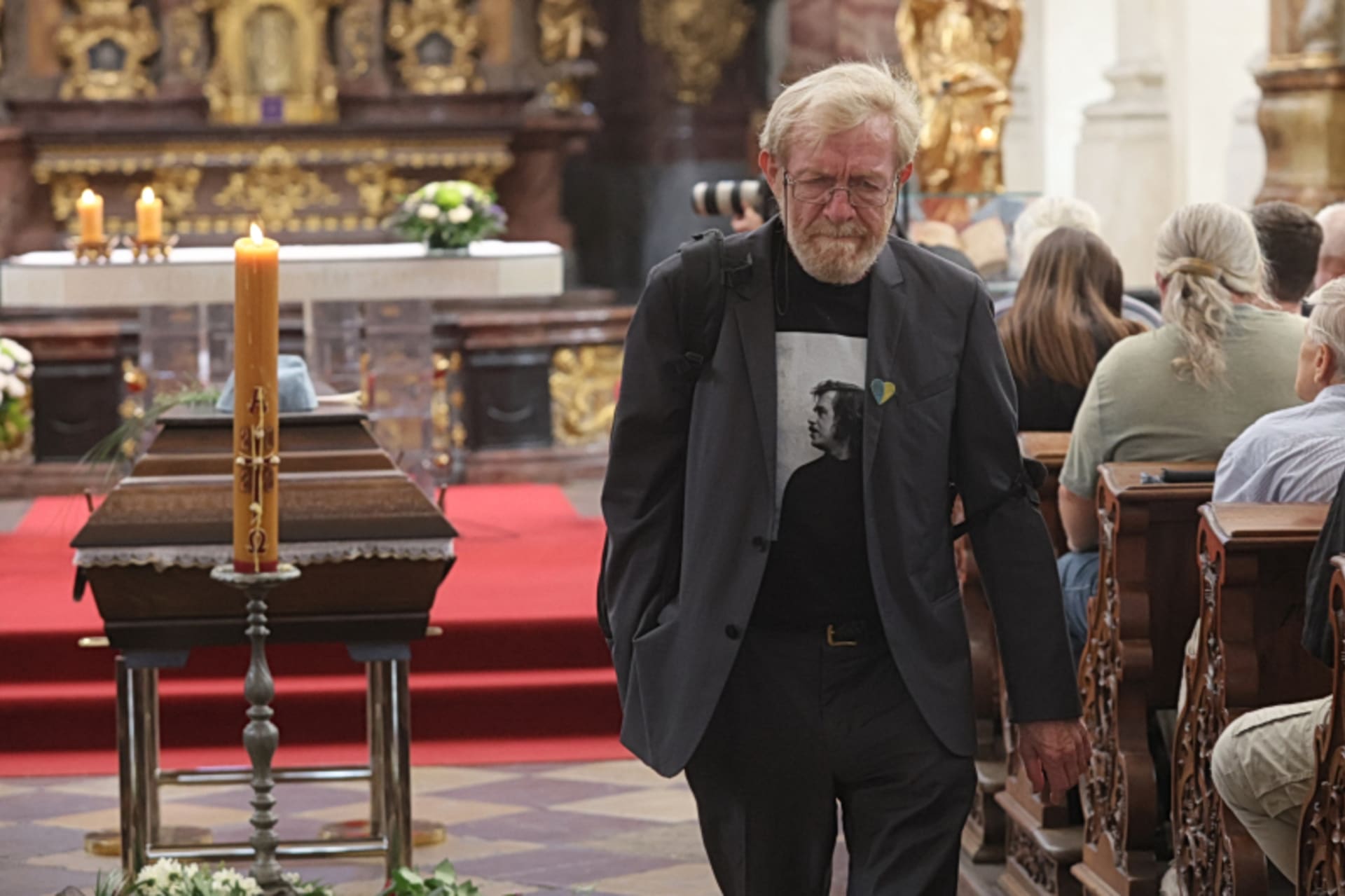 Na pohřbu nechyběl ani blízký přítel a kolega Černého Jan Rejžek.