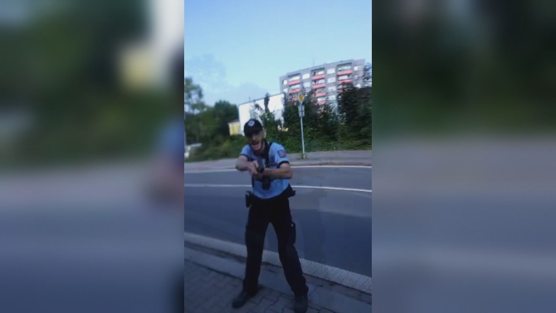 Agresor s mačetou na Frýdecku ztratil vědomí během zásahu policie, později zemřel