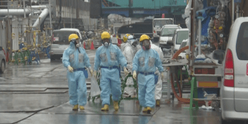 Vypouštění toxické vody z Fukušimy potrvá nonstop 30 let, lidé se děsí radioaktivních ryb