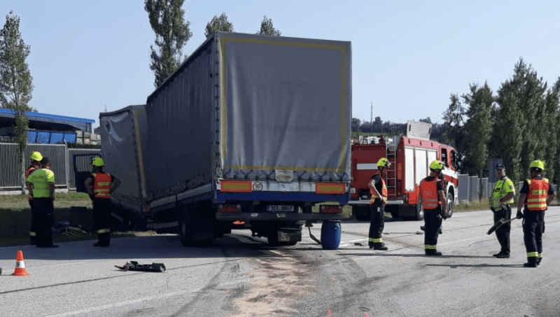 Při srážce osobního vozu s nákladním v Kaplici zemřeli tři lidé