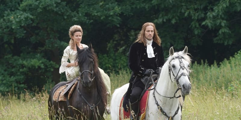 Emma i Robert se museli naučit jezdit na koní.