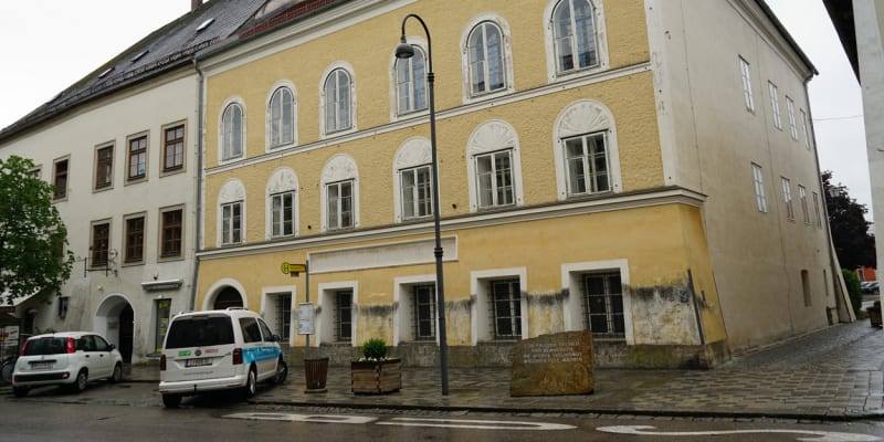 Dům, kde Adolf Hitler strávil první týdny života