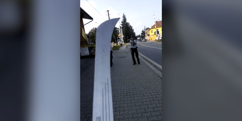 Agresor s mačetou na Frýdecku ztratil vědomí během zásahu policie, později zemřel