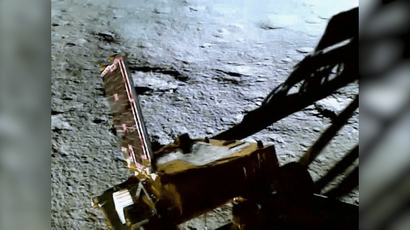 Indové se pochlubili unikátními záběry z Měsíce.