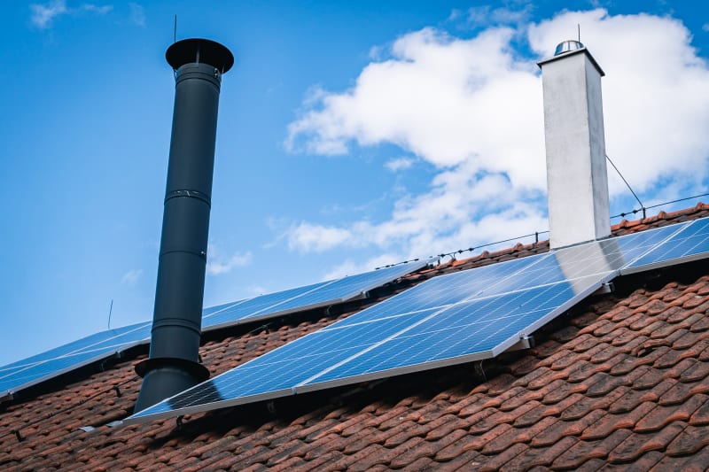 Solární panely na střeše domu Michala Viewegha