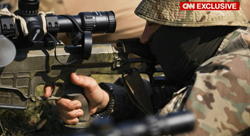 Štáb CNN navštívil elitní jednotku odstřelovačů ukrajinské tajné služby SBU