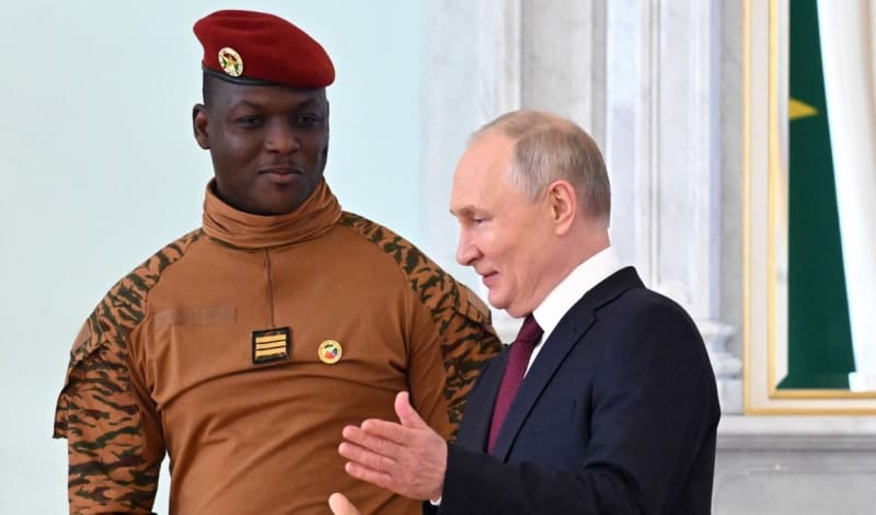 Vladimir Putin a Ibrahim Traore, prezident Burkiny Faso