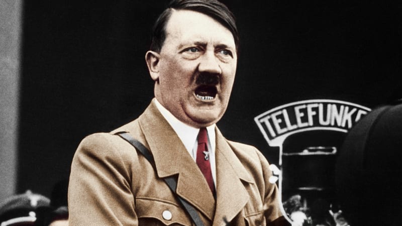 Hitlerovi výrazně pomohly řečnické schopnosti. Podívejte se, jak zmanipuluje dav několika větami