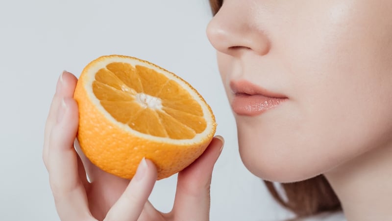 Jak zabránit nezvladatelným chutím na sladké? Noste růžovou a čichejte pomeranč