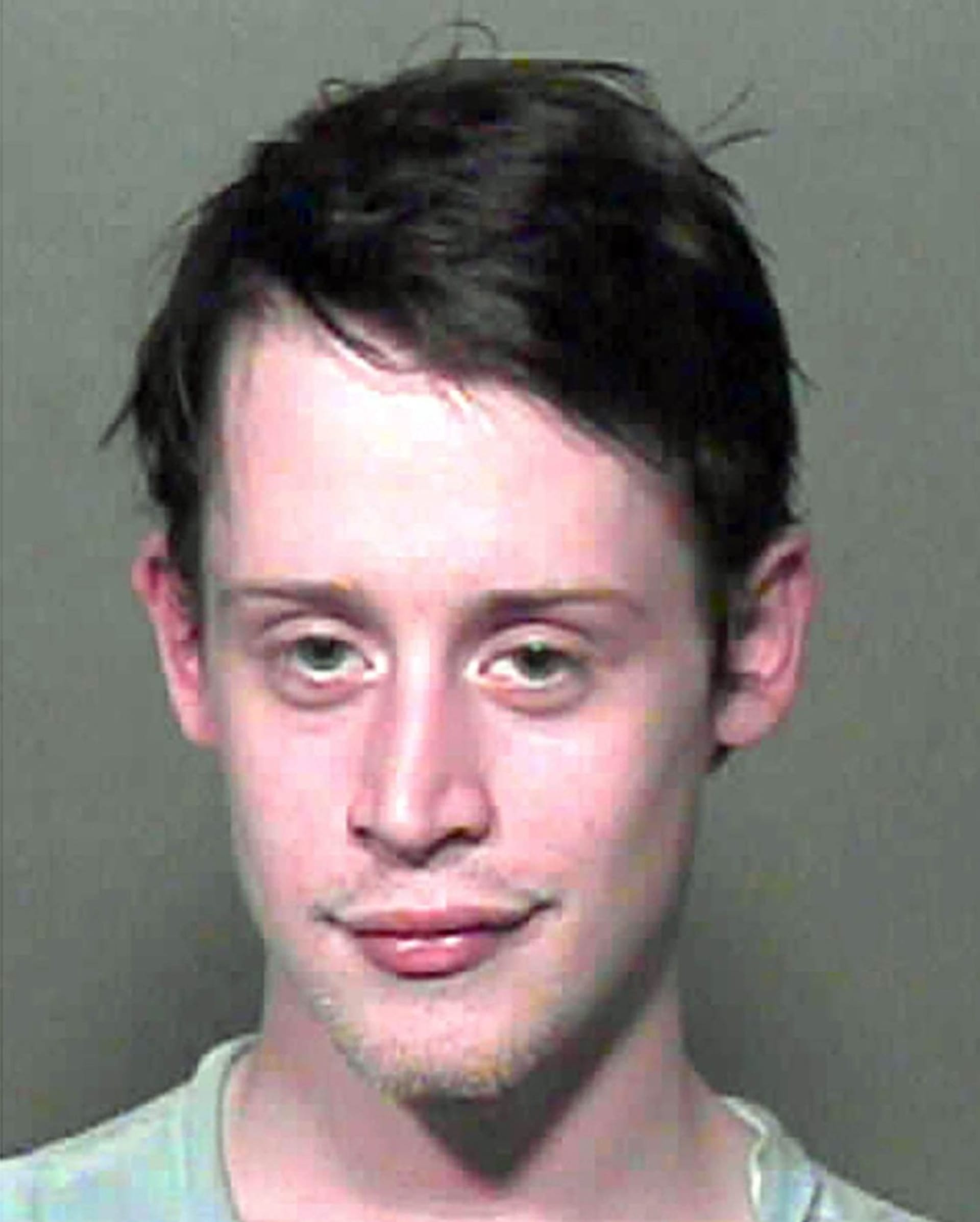 Hvězda filmů o Kevinovi zapomenutém doma Macaulay Culkin byl v roce 2004 zadržen kvůli přechovávání drog.