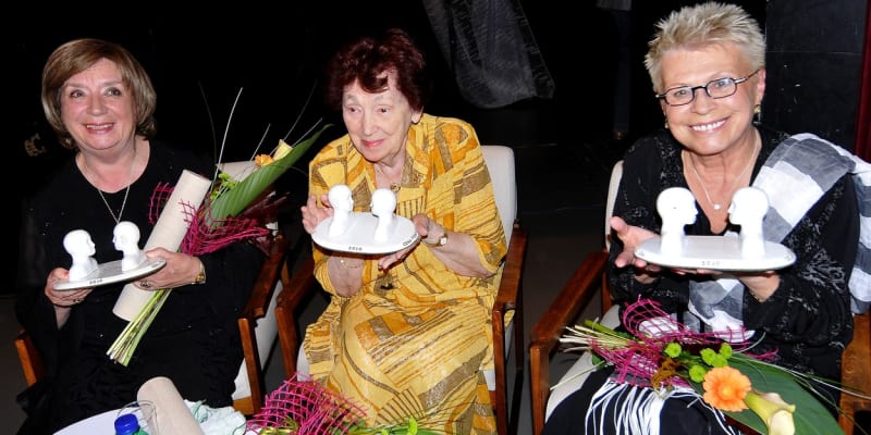 Jana Andresíková s hereckými kolegyněmi Jiřinou Prokšovou a Miriam Kantorkovou