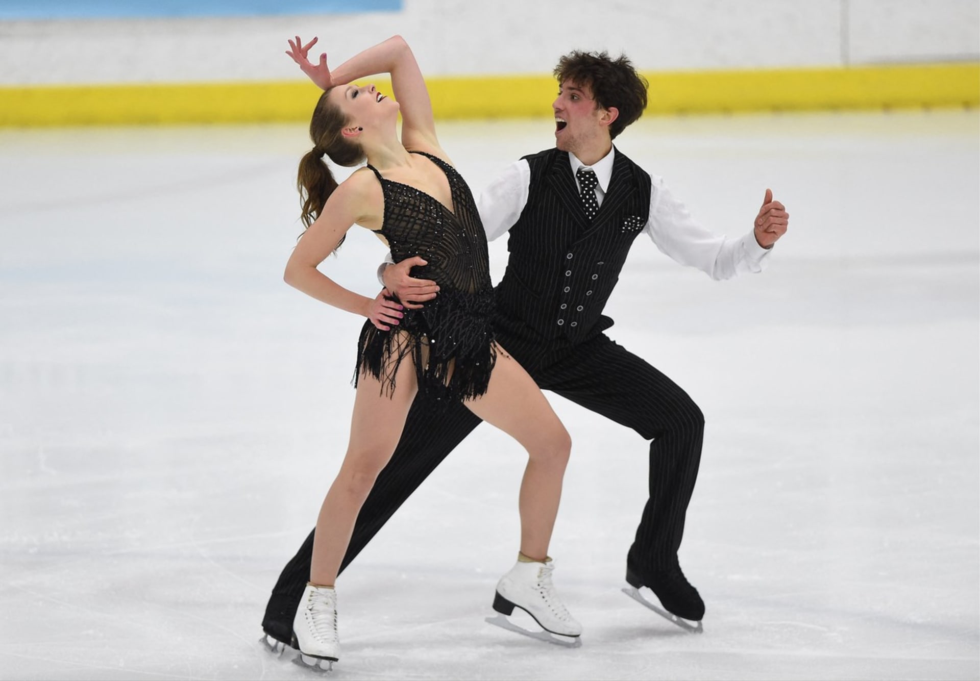 Alexandra Paulová se svým partnerem Mitchellem Islamem na mezinárodním šampionátu v Salt Lake City v roce 2016