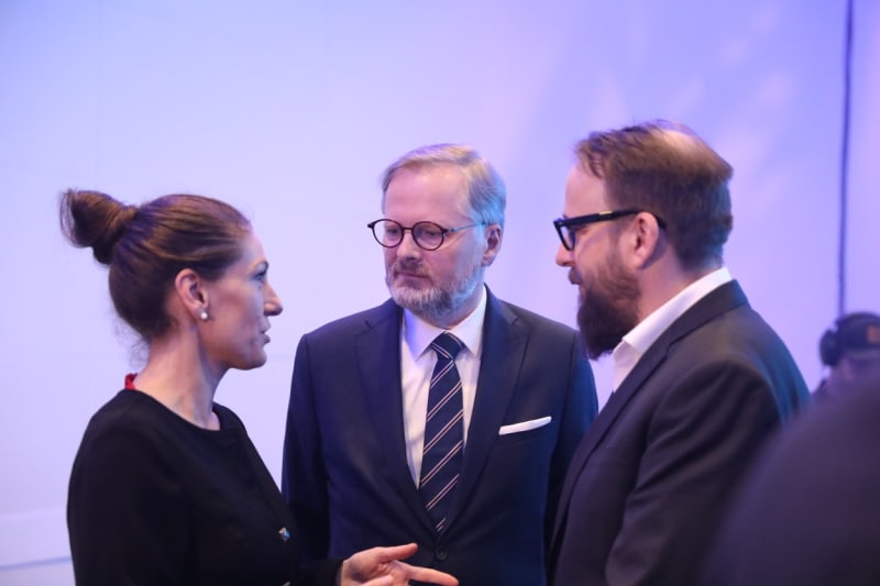 Ideová konference ODS. Premiér Petr Fiala spolu s Evou Decroix a Františkem Cerhou