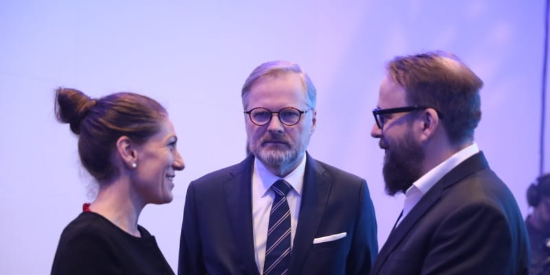 Ideová konference ODS. Premiér Petr Fiala spolu s Evou Decroix a Františkem Cerhou