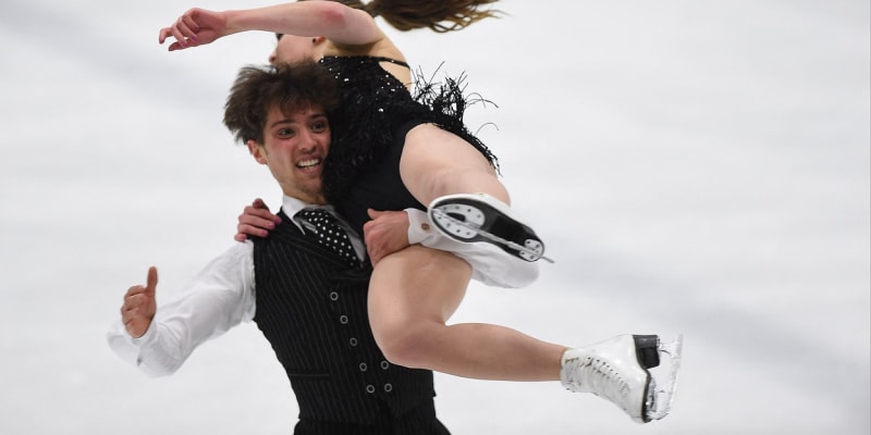 Alexandra Paulová se svým partnerem Mitchellem Islamem na mezinárodním šampionátu v Salt Lake City v roce 2016