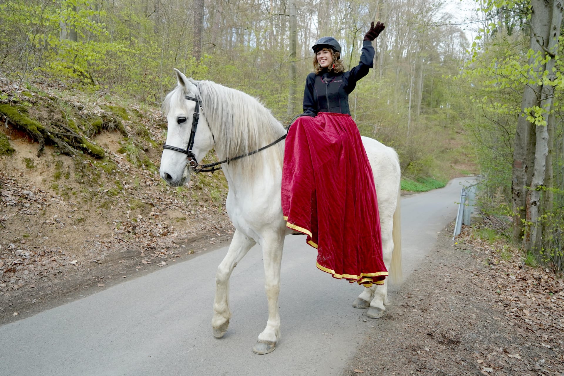 Anna Dvořáková se učila jezdit v dámském sedle.