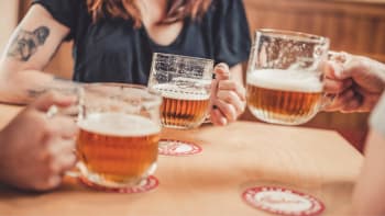 Pivo dělá hezká těla? Pravda o kaloriích v pivu a pivním břichu