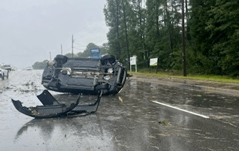 Tornádo v Jižní Karolíně způsobilo vážnou nehodu.