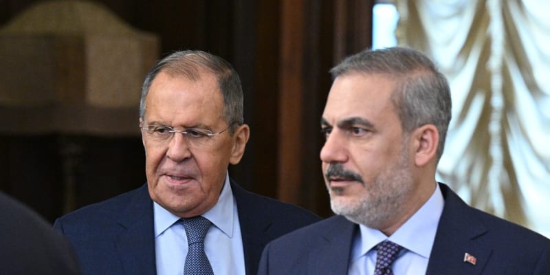 Ruský ministr zahraničí Sergej Lavrov a jeho turecký protějšek Hakan Fidan v Moskvě (31. 8. 2023)
