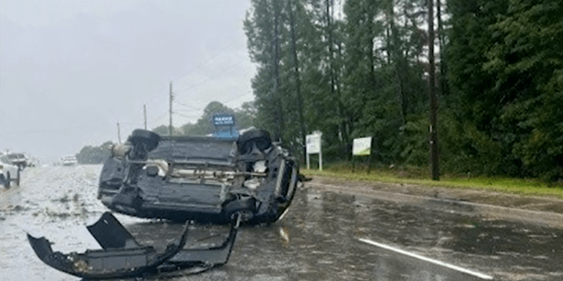Tornádo v Jižní Karolíně způsobilo vážnou nehodu.