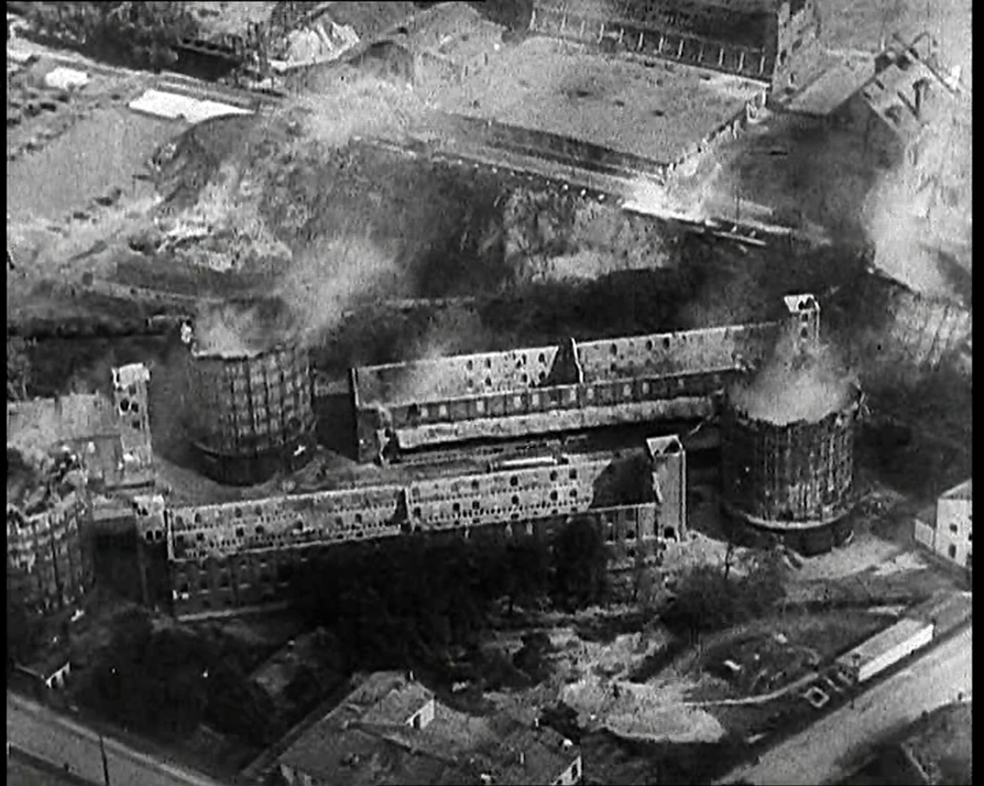 Pohled na vybombardovanou Varšavu