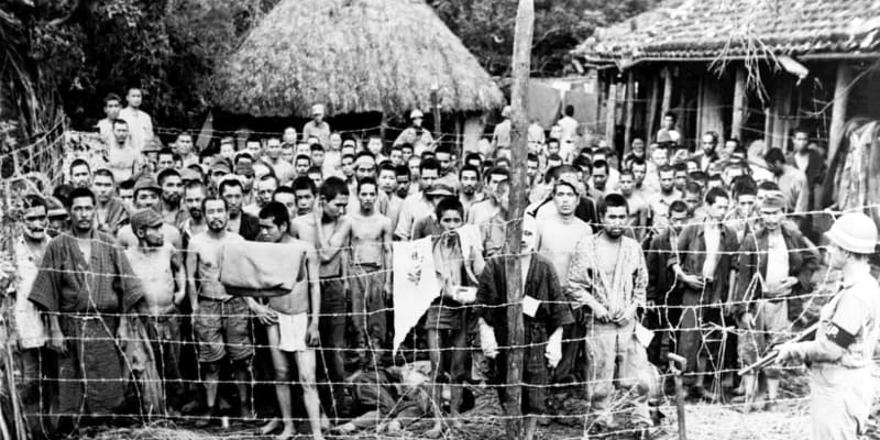 Japonští zajatci v Okuku na Okinawě