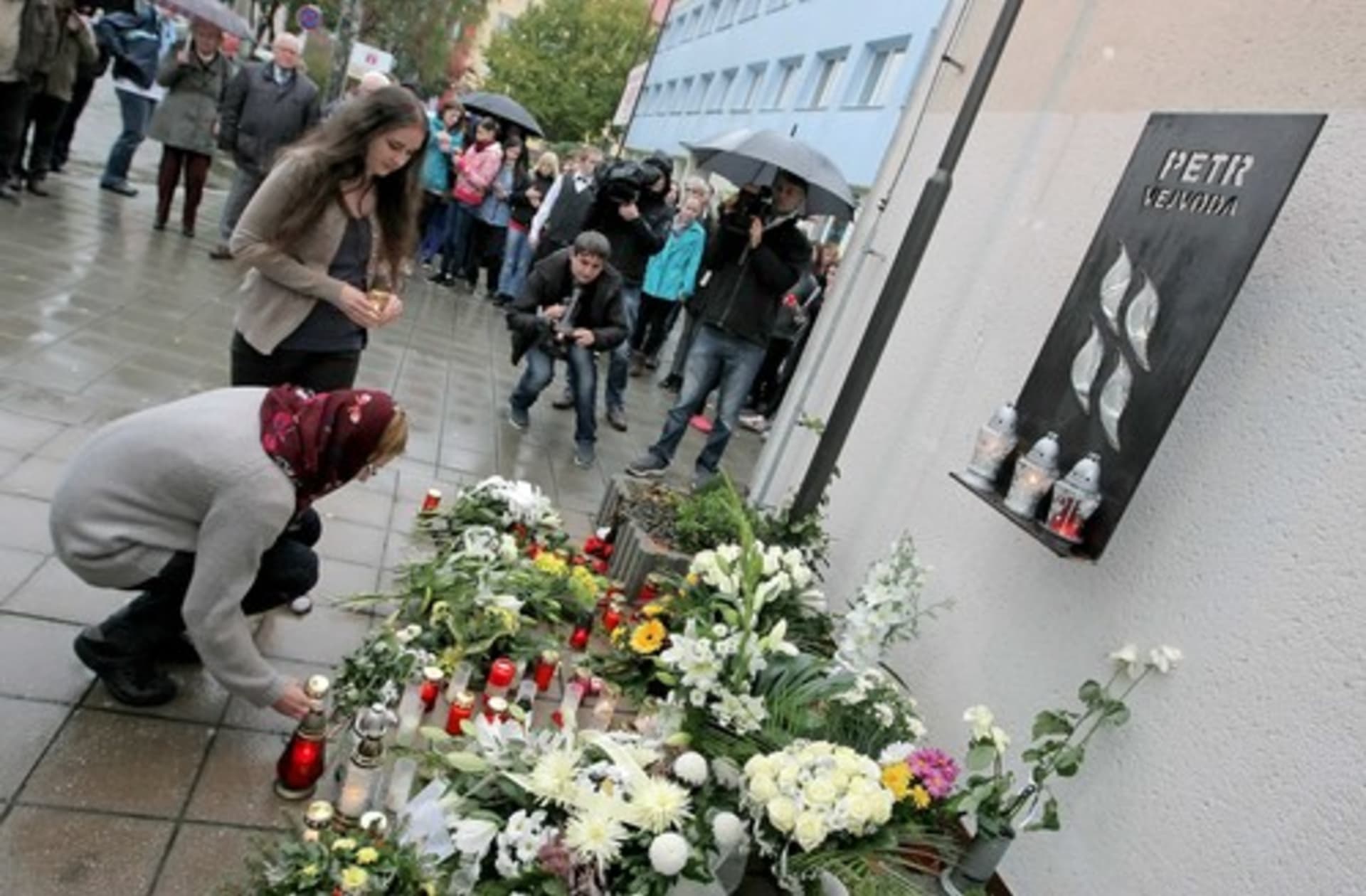 Přesně rok po tragické události na žďárské Střední škole obchodní a služeb, kdy Barbora Orlová zavraždila studenta Petra Vejvodu (14. 10. 2015)