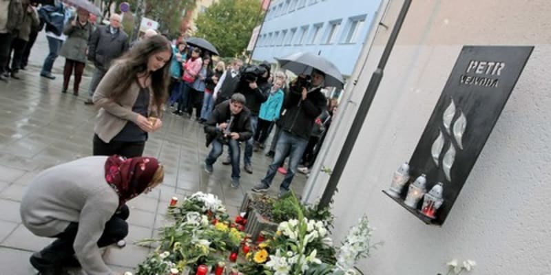 Přesně rok po tragické události na žďárské Střední škole obchodní a služeb, kdy Barbora Orlová zavraždila studenta Petra Vejvodu (14. 10. 2015)