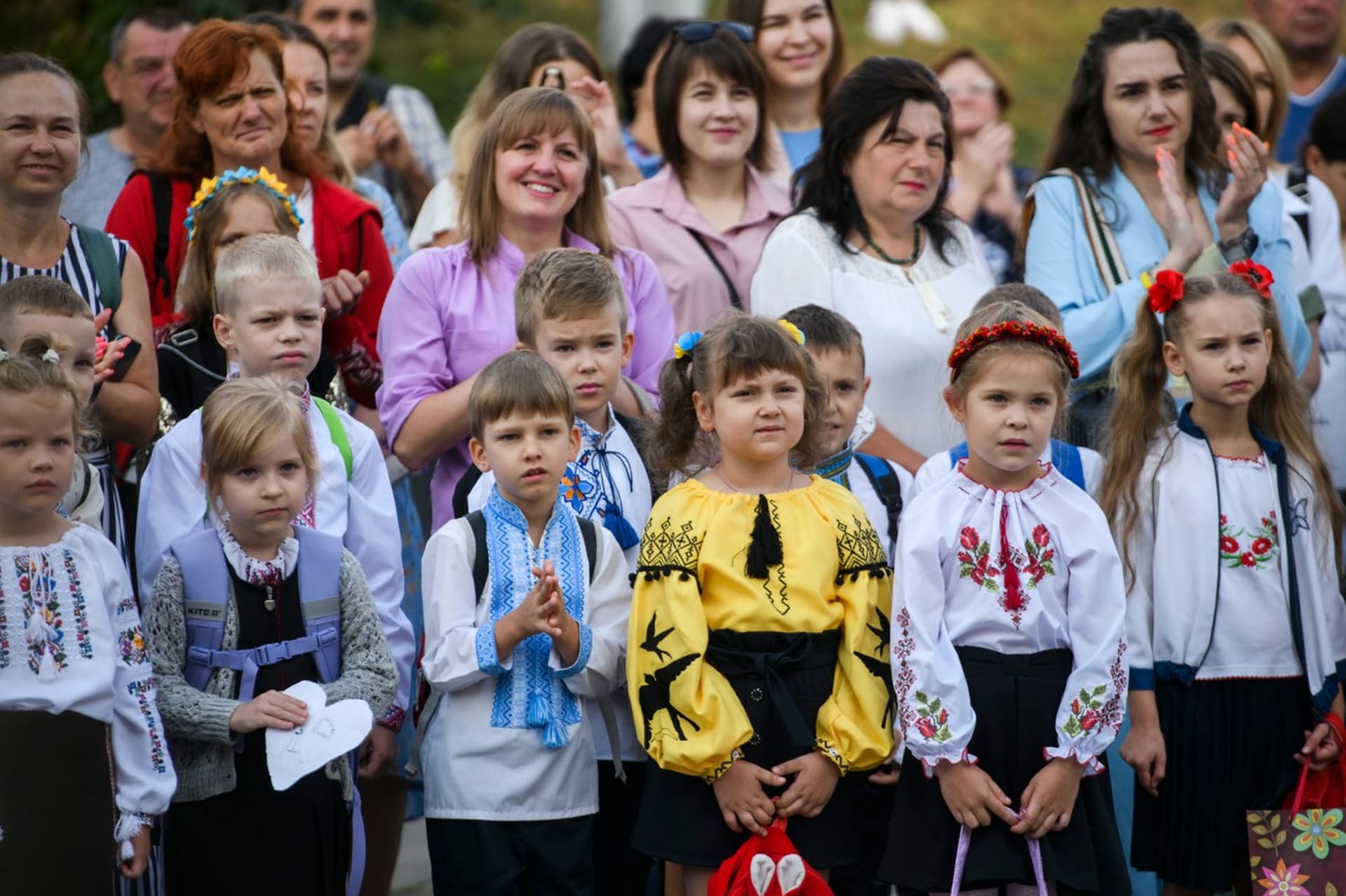 Žáci s rodiči přivítali v Kyjevě nový školní rok během Dne vzdělání 