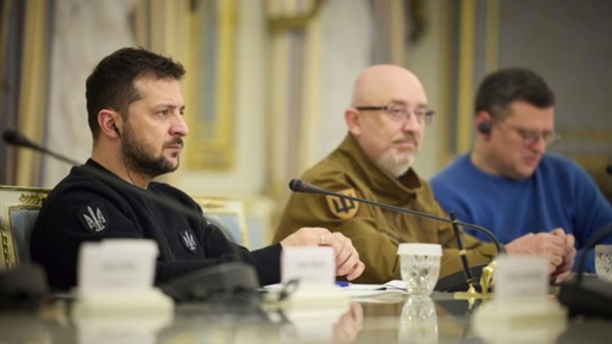 Volodymyr Zelenskyj, Olexij Reznikov a Dmytro Kuleba