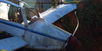 Hrůza při oznámení pohlaví dítěte: Lidé jásali, na akci se ale zřítilo letadlo. Pilot zemřel