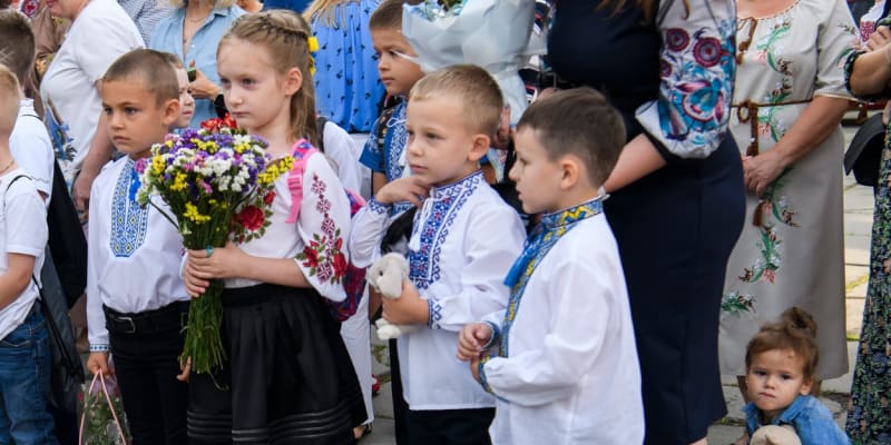 Žáci s rodiči přivítali v Kyjevě nový školní rok během Dne vzdělání 