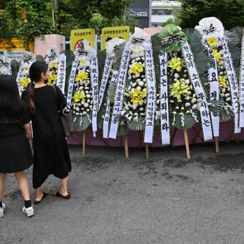 Pomník pro zesnulou učitelku v Soulu