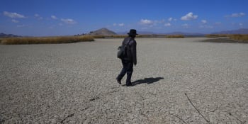 CNN: Slavné jezero Titicaca čelí rekordnímu vysychání. Ztrácí 120 milionů tun vody ročně