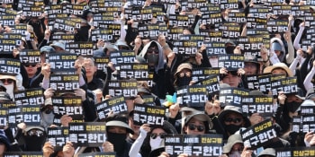 Rodiče nás šikanují, bouří se učitelé v Koreji. Po sebevraždě kolegyně vyhlásili stávku