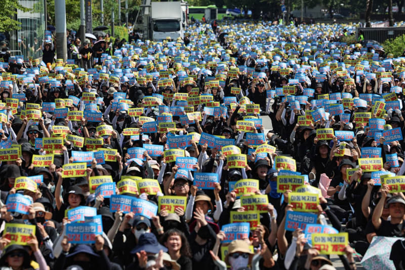 Demonstrující učitelé v Jižní Koreji