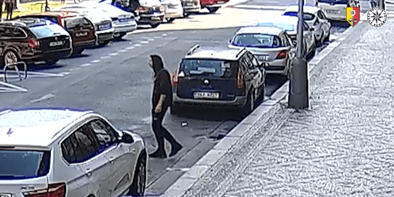 Policisté pátrají po agresorovi, který brutálně napadl muže u pražského Anděla.