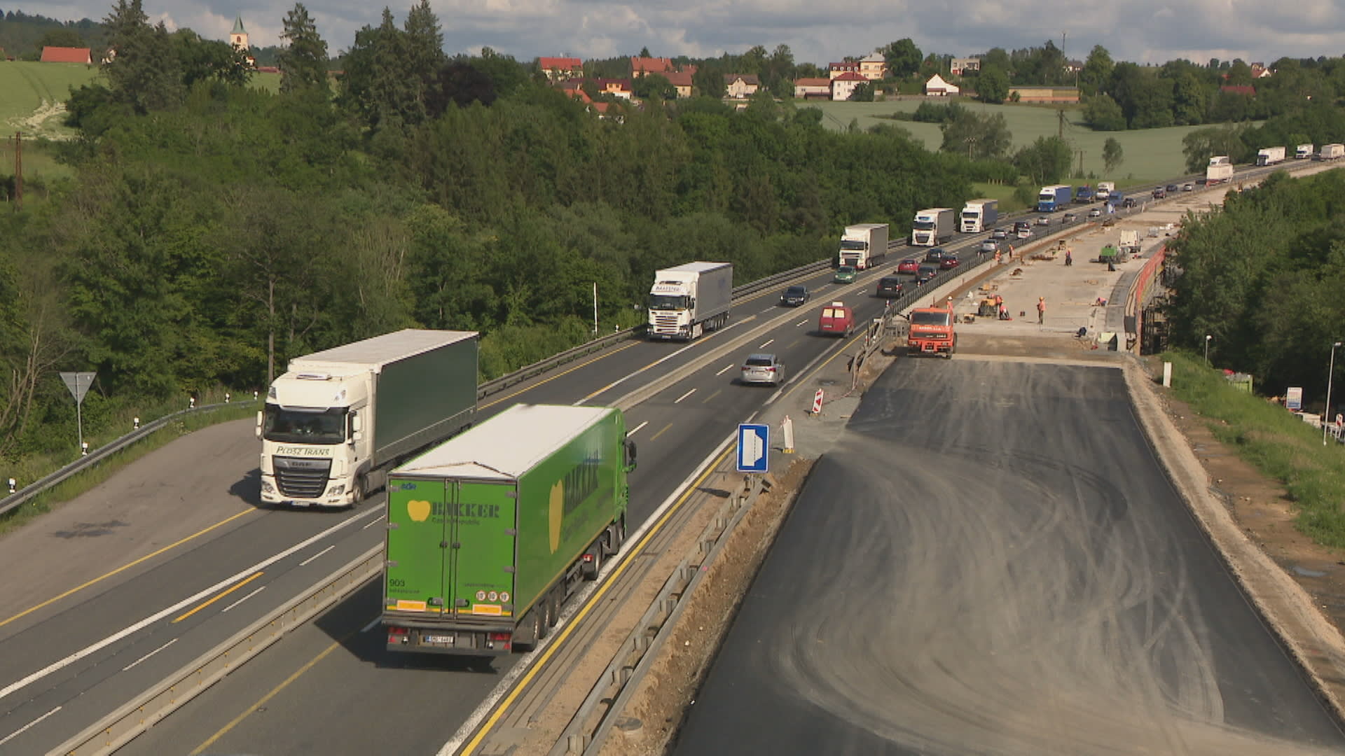 Výstavba dálnic v Česku nejde tak rychle jako v Polsku.