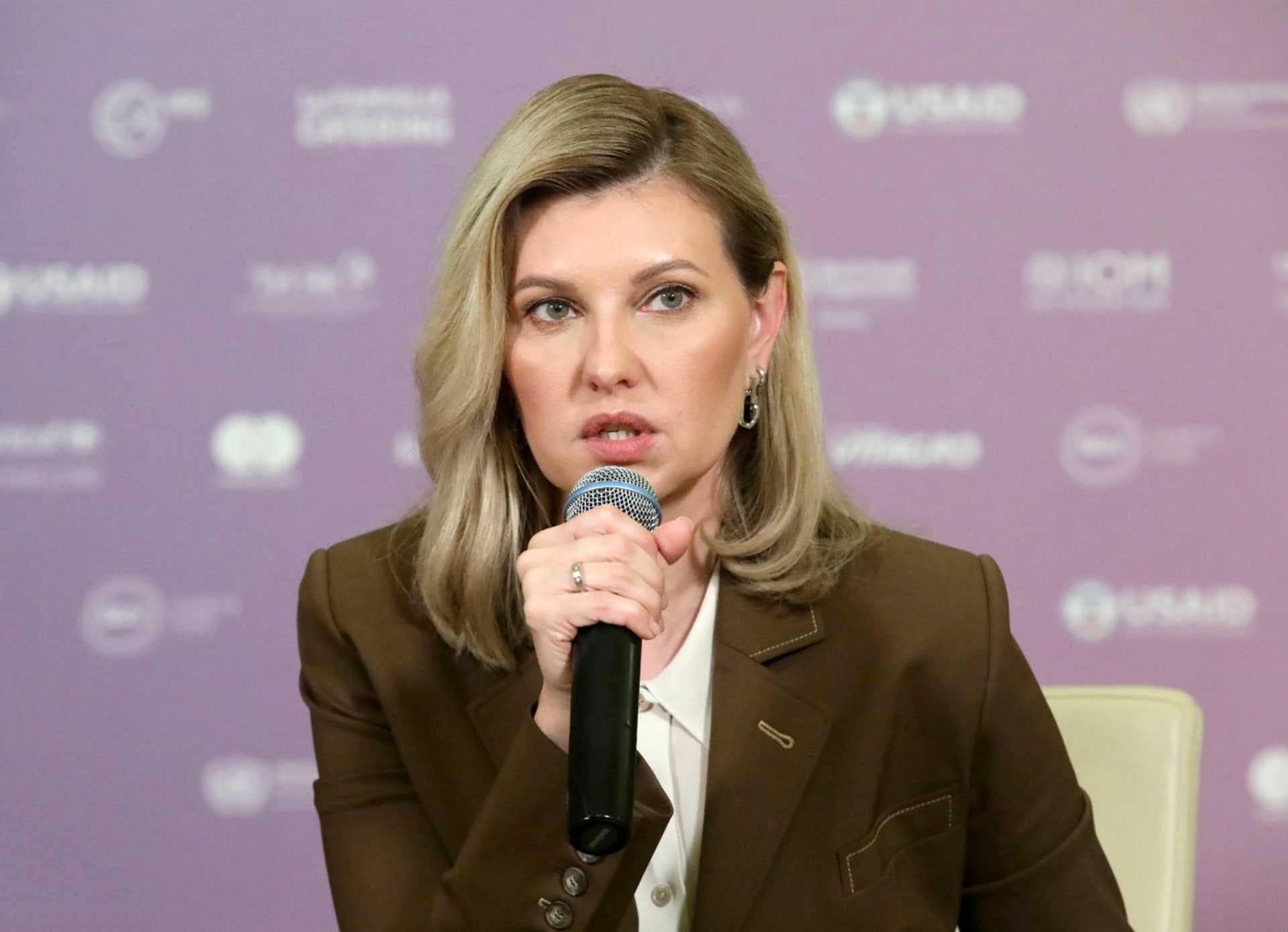 Olena Zelenská na tiskové konferenci před summitem prvních dam a pánů v Kyjevě (4. 9. 2023)