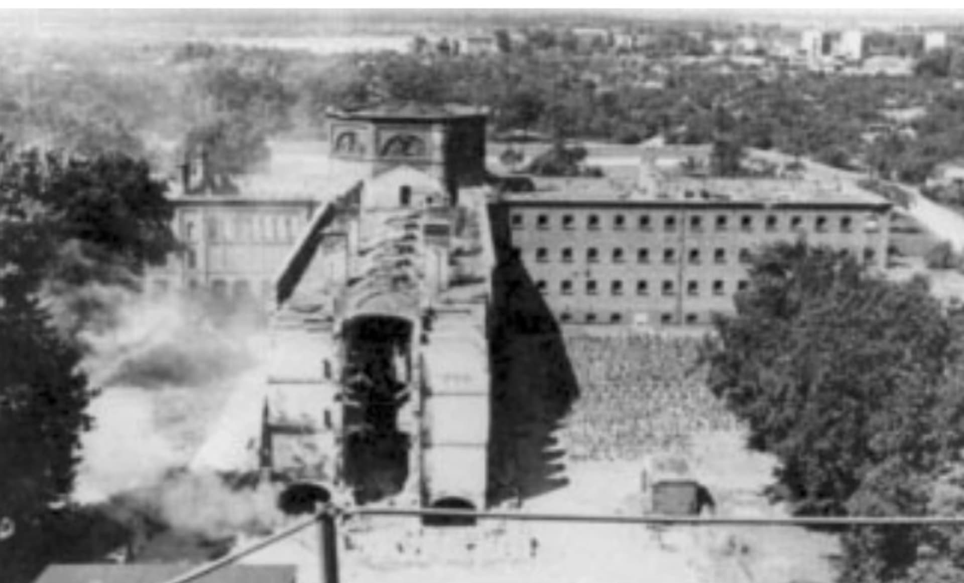 Berlínská vězice Plötzensee po spojeneckém bombardování. Důsledkem náletu byly hromadné popravy mezi 7. a 10. zářím 1943, kdy bylo oběšeno 250 odbojářů, z toho přes 100 z Čech a Moravy, dále Němci a Francouzi. 