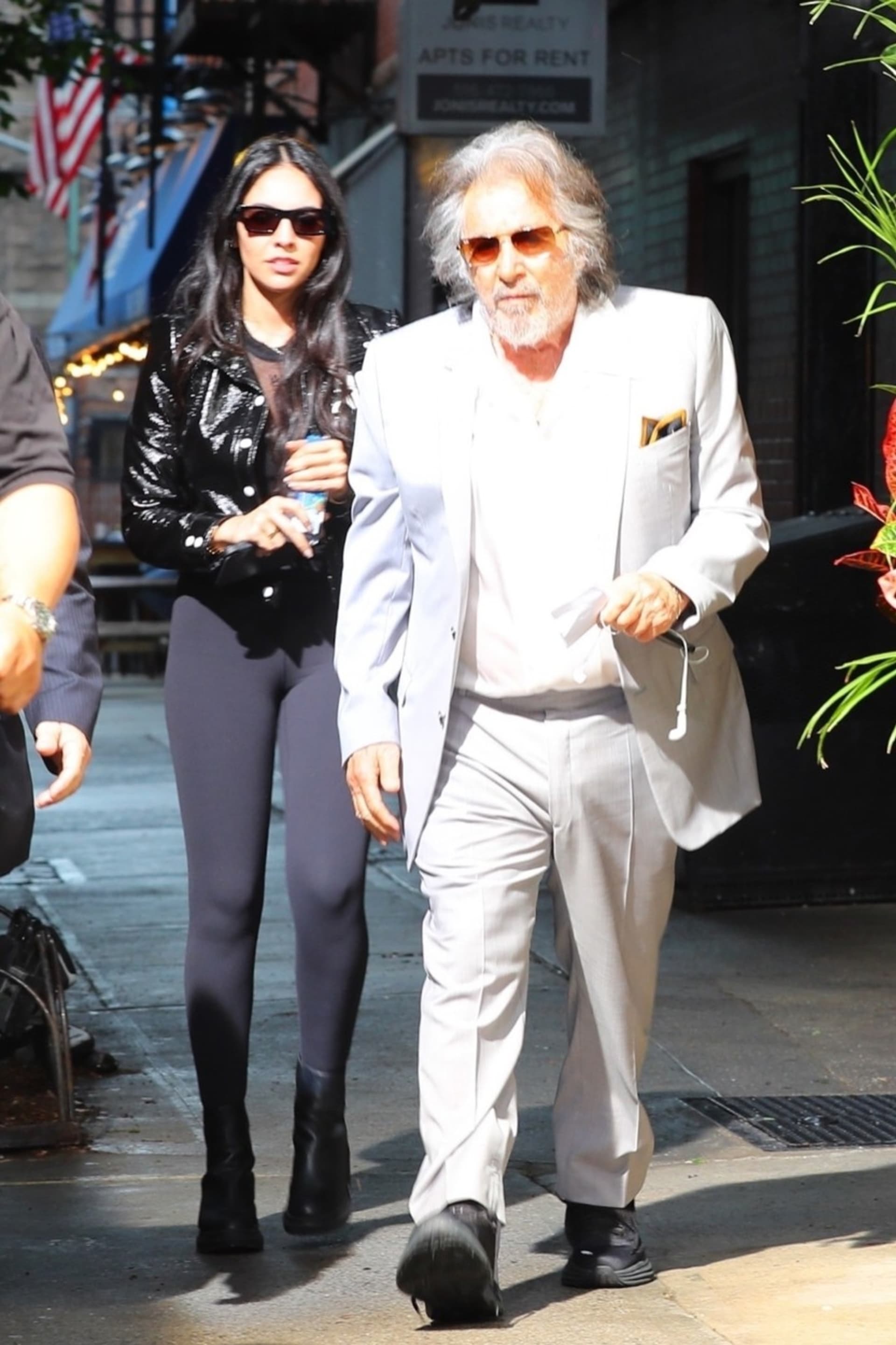 Herec Al Pacino se svou přítelkyní Noor