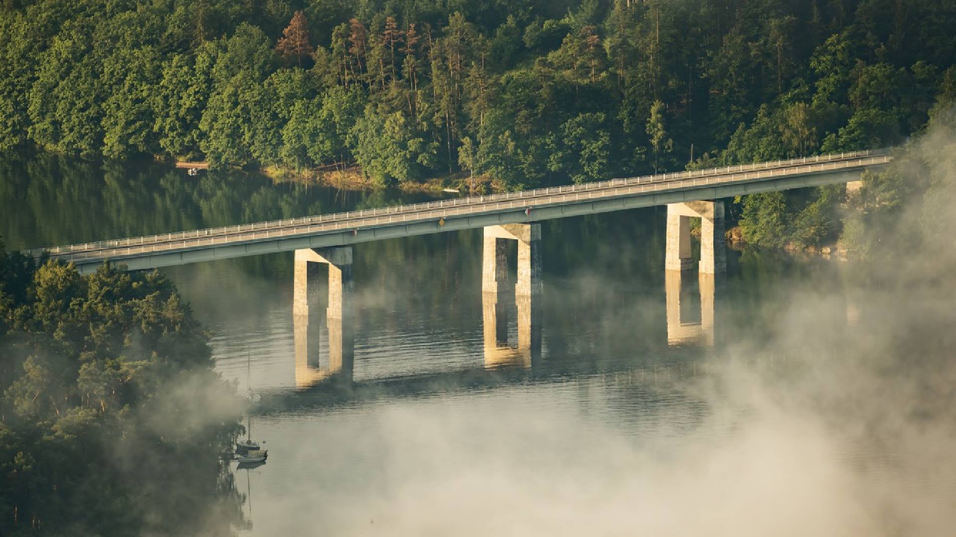 Tělo zavražděné policisté objevili ve Slapské přehradě pod Živohošťským mostem