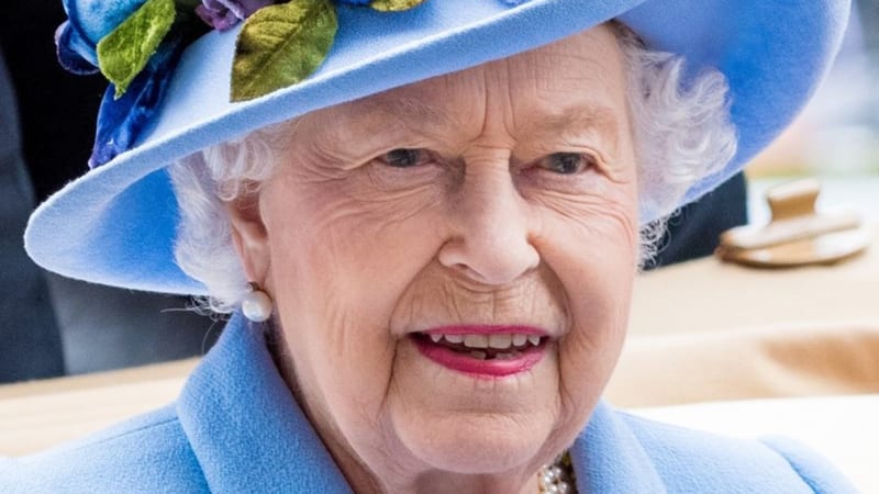 Poslední fotka královny Alžběty II. vznikla neplánovaně. Je na ní zesláblá a s modřinou